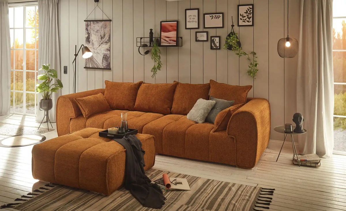 Canapé cosy en lin assez baroque de la collection « Marquise » de Maison d’un rêve