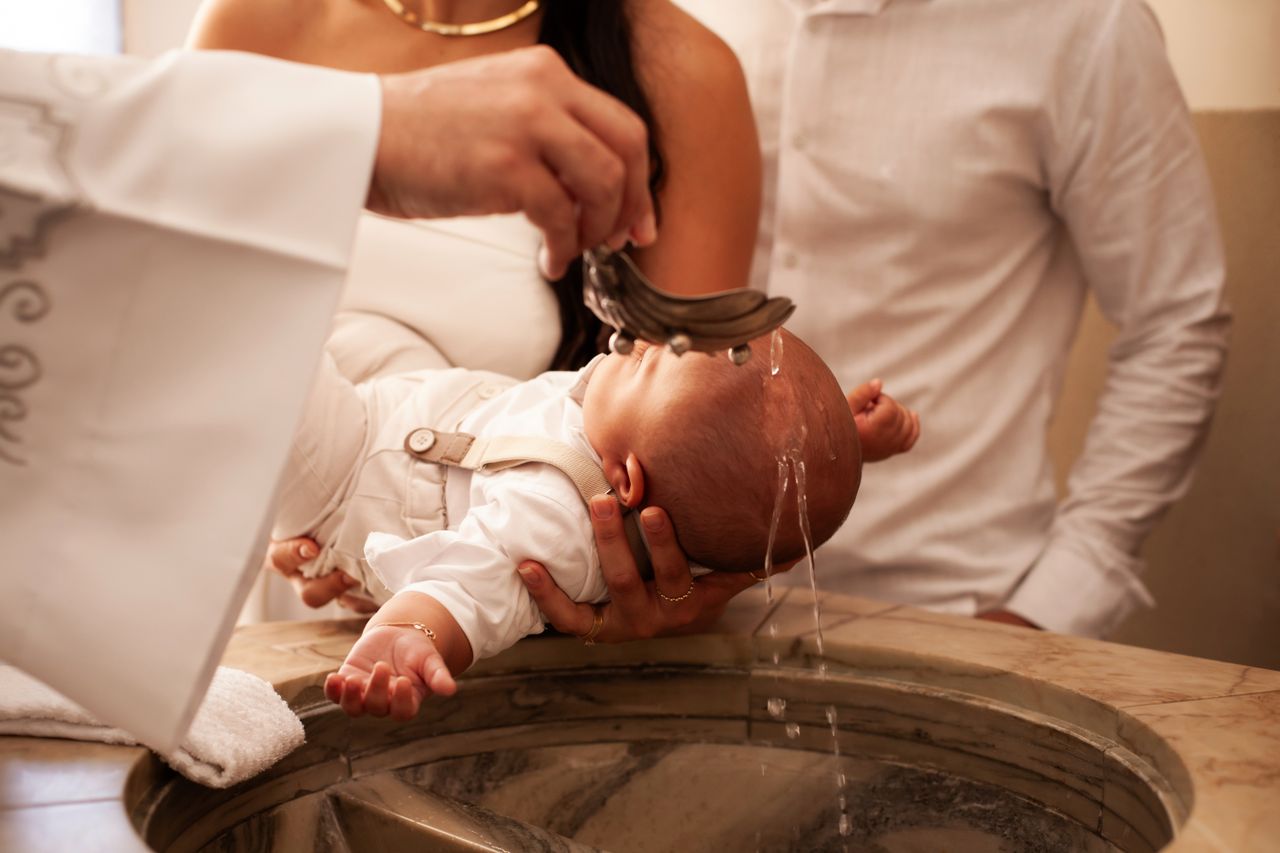 Pourquoi baptiser son enfant dès ses premiers mois ?